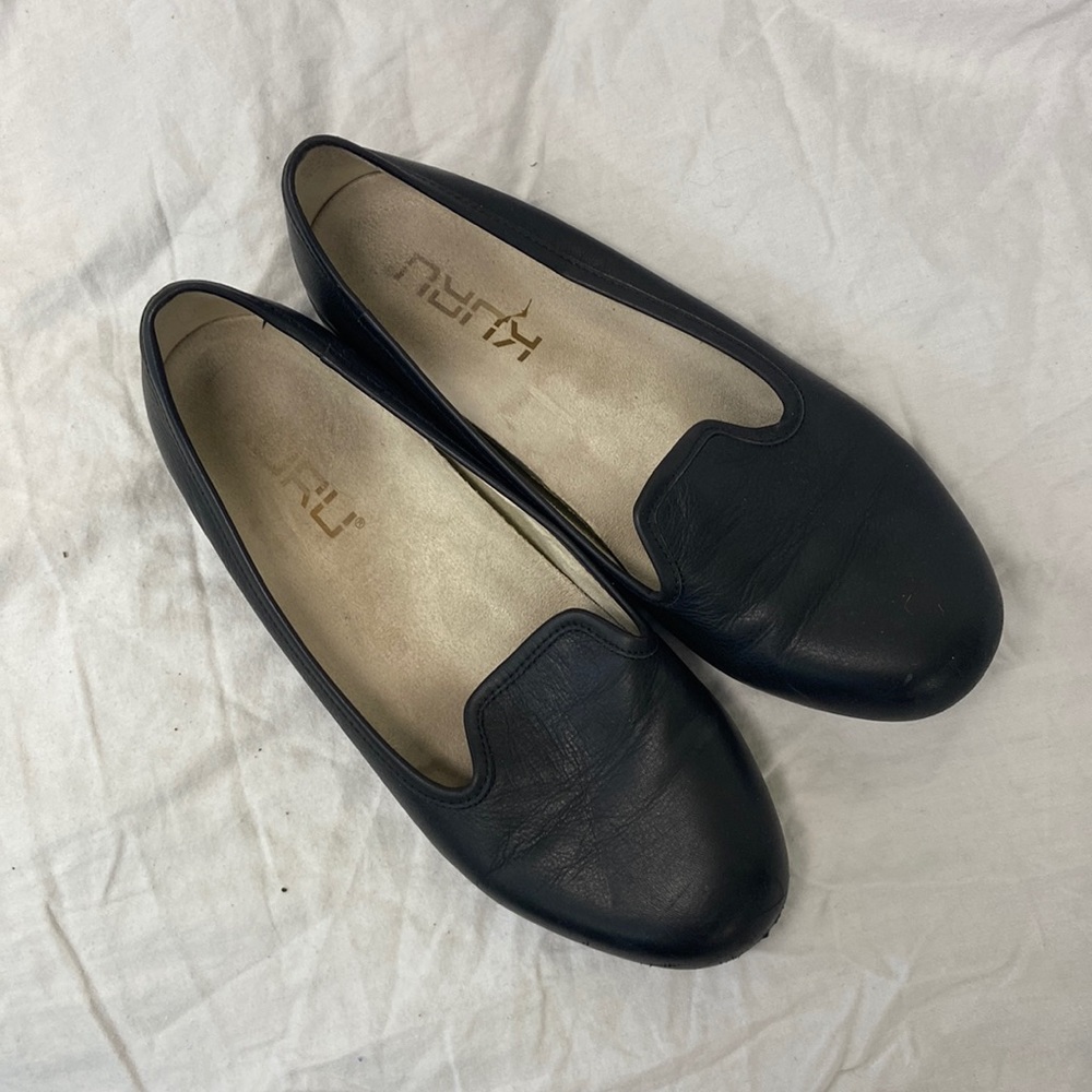 kuru black leather flats